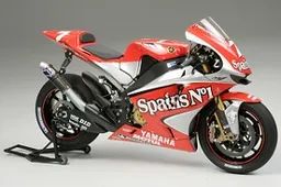 Yamaha YZR-M1'04 No.7/No.33 1/12 Kit di Montaggio Tamiya