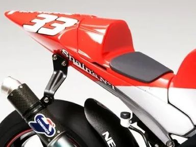 Yamaha YZR-M1'04 No.7/No.33 1/12 Kit di Montaggio Tamiya