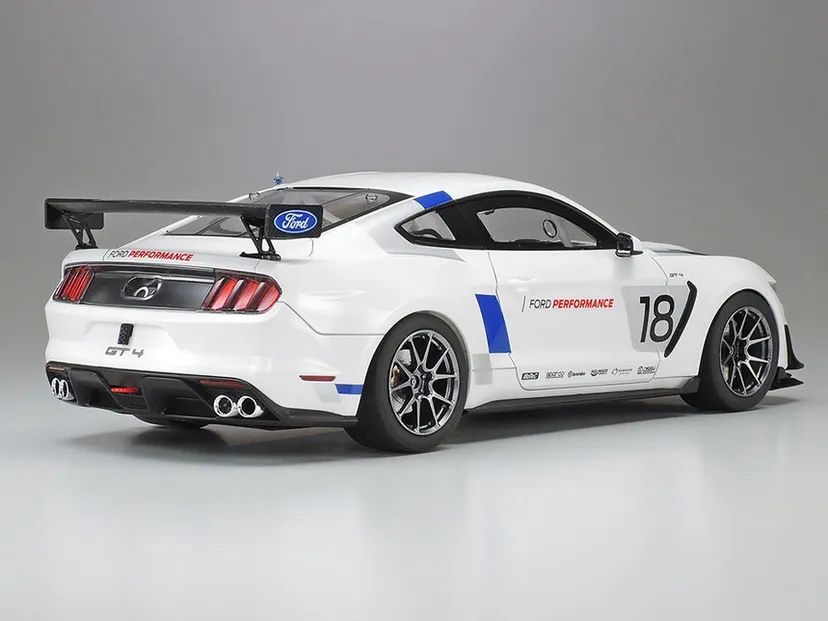 Ford Mustang GT4 1/24 Kit di Montaggio Tamiya