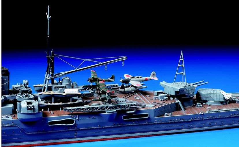 Japanese Heavy Cruiser Mogami 1/350 Kit di Montaggio Tamiya