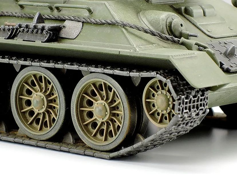 Russian Med Tank T34/85 1/48 Kit di Montaggio Tamiya