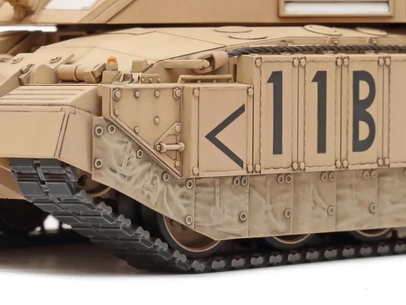 British Tank Challenger 2 Desertised 1/48 Kit di Montaggio Tamiya - 32601