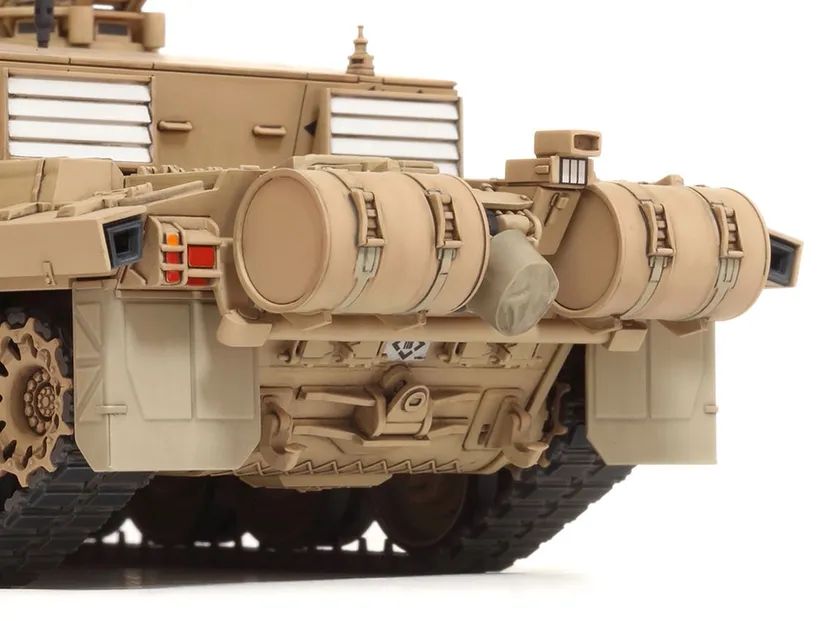 British Tank Challenger 2 Desertised 1/48 Kit di Montaggio Tamiya - 32601