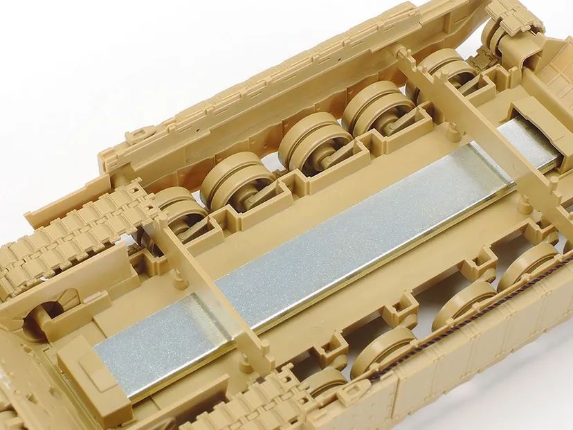 British Tank Challenger 2 Desertised 1/48 Kit di Montaggio Tamiya - 32601