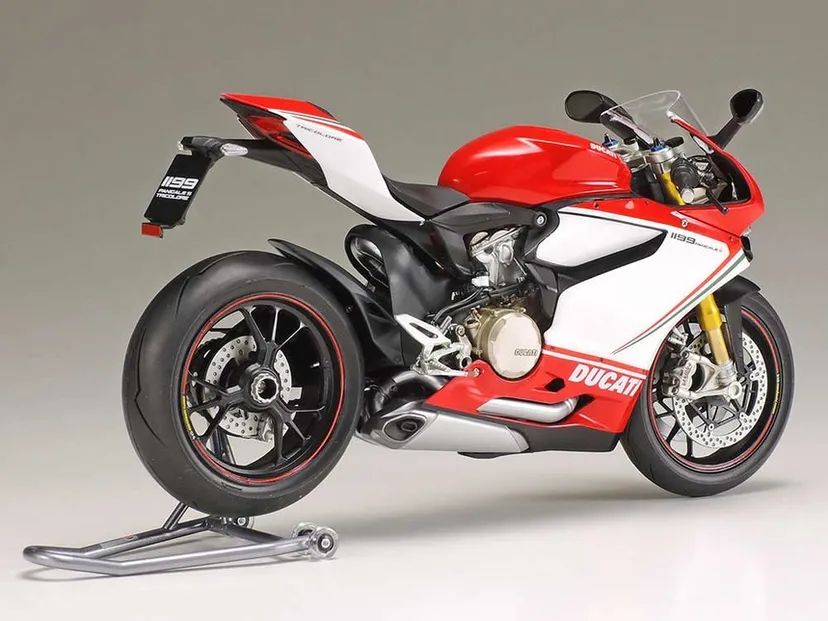 Ducati 1199 Panigale S Tricolore 1/12 Kit di Montaggio Tamiya