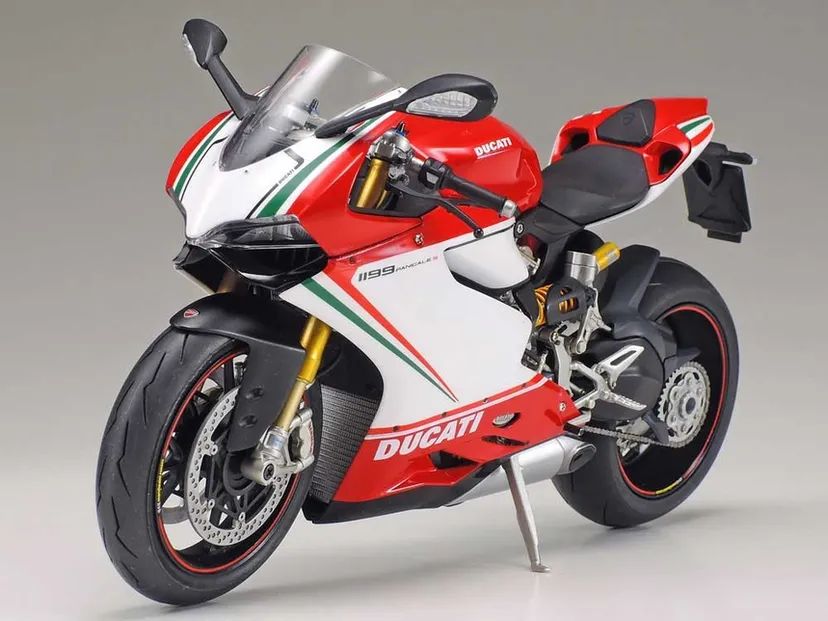 Ducati 1199 Panigale S Tricolore 1/12 Kit di Montaggio Tamiya