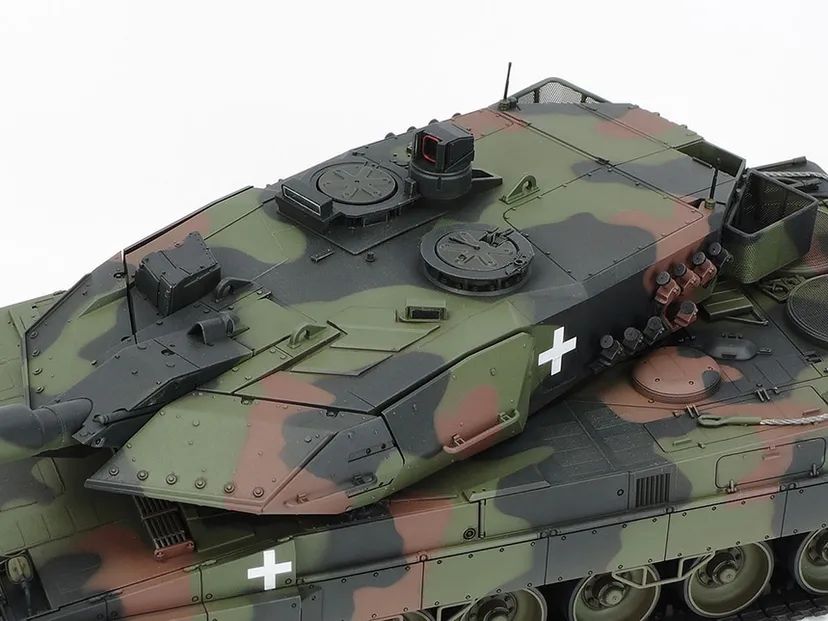 Leopard 2 A6 Tank "Ukraine" 1/35 Kit di Montaggio Tamiya