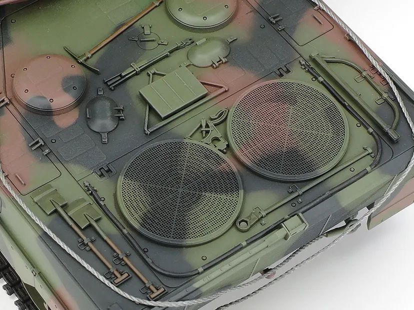 Leopard 2 A6 Tank "Ukraine" 1/35 Kit di Montaggio Tamiya