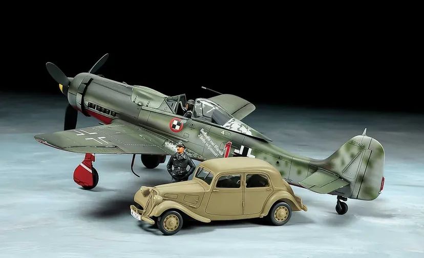 Focke-Wulf FW190 D-9 Jv44 W/Citroen Traction 11CV Car 1/48 Kit di Montaggio Tamiya