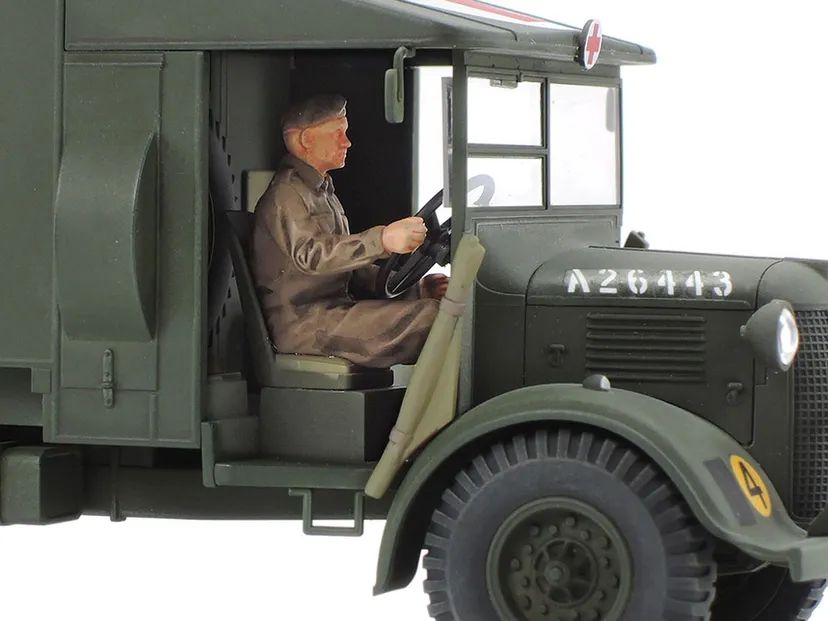 British 2T 4x2 Ambulance 1/48 Kit di Montaggio Tamiya