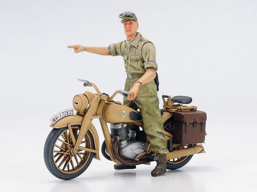 German Panzer IV Ausf.F Motorcycle Set North Africa 1/35 Kit di Montaggio Tamiya