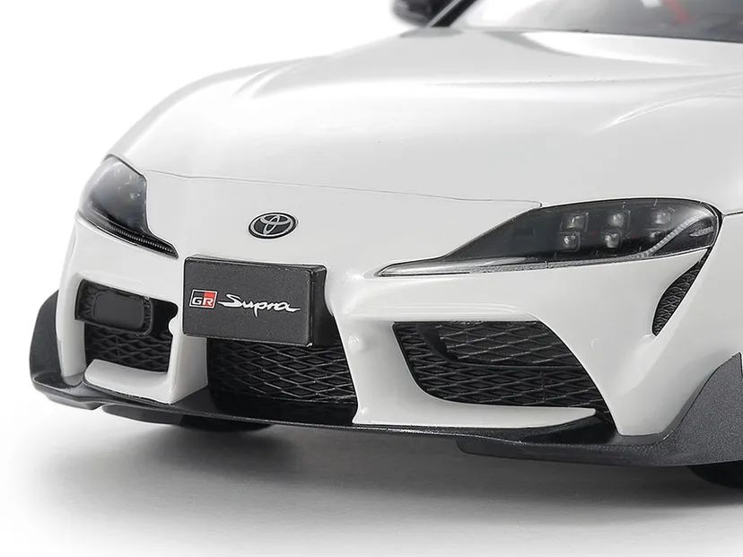 Toyota GR Supra Custom 1/24 Kit di Montaggio Tamiya