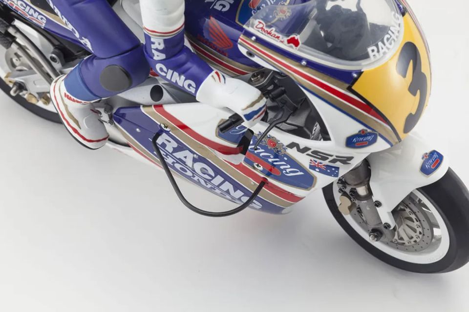 Kyosho Moto Hanging On Racer Honda NSR 1991 1:8 Kit
